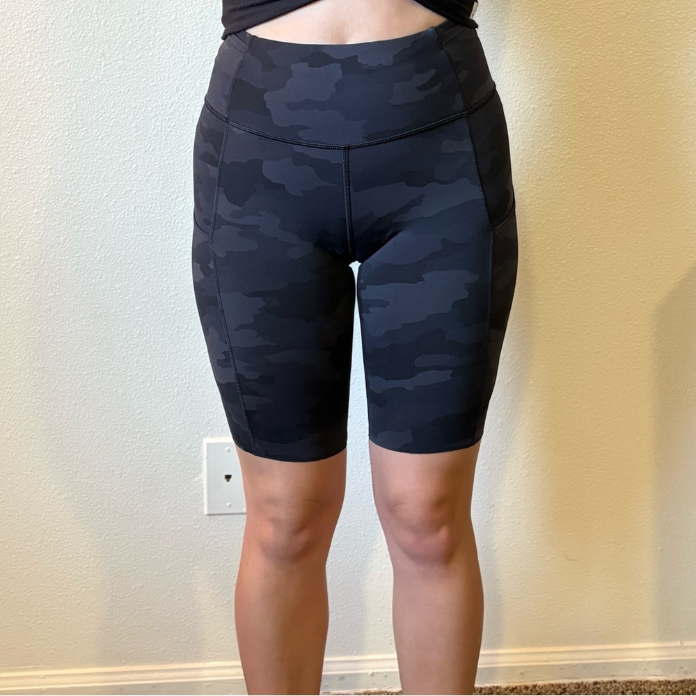 Lululemon Black Camo Leggings with Pockets